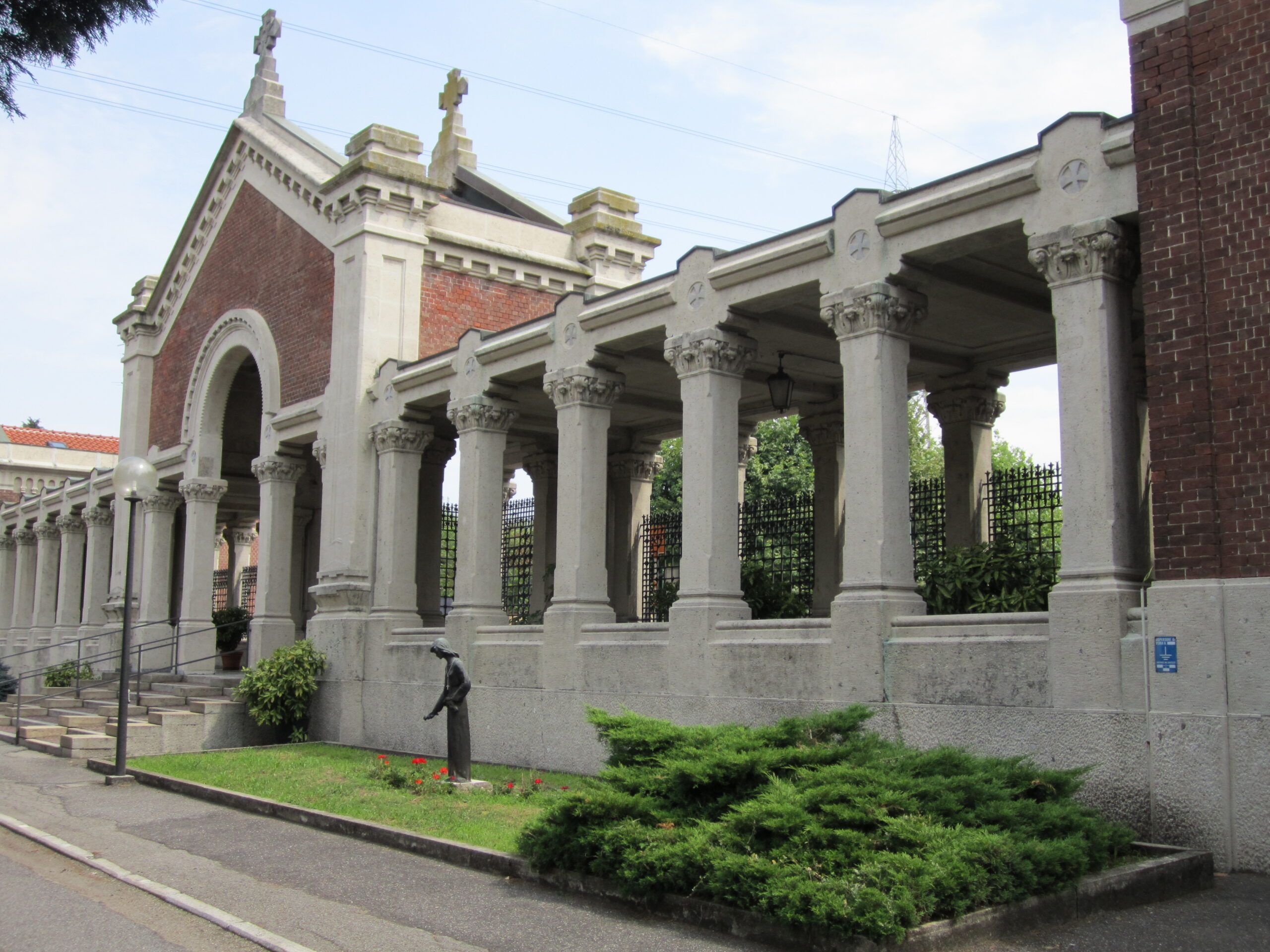 Cimiteri, ripartono le esumazioni: nessuna tariffa per deposito salme