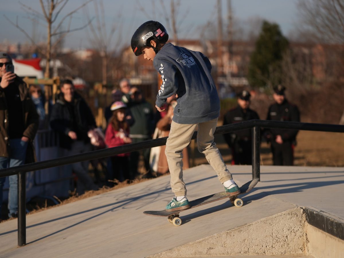 Inaugurazione skatepark: bambino con lo skate
