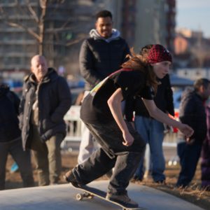 Inaugurazione skatepark: ragazza sullo skate
