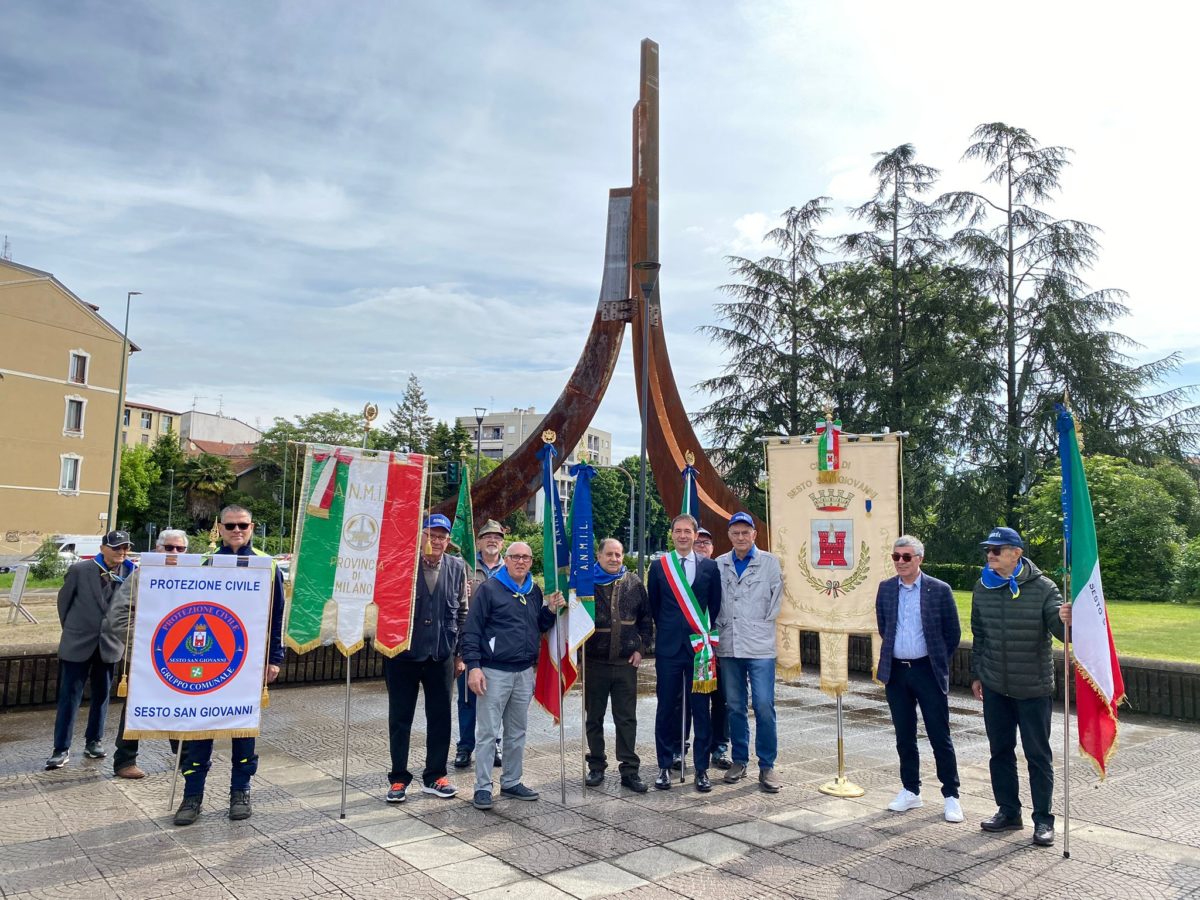 Foto dell'inaugurazione del monumento ai caduti sul lavoro