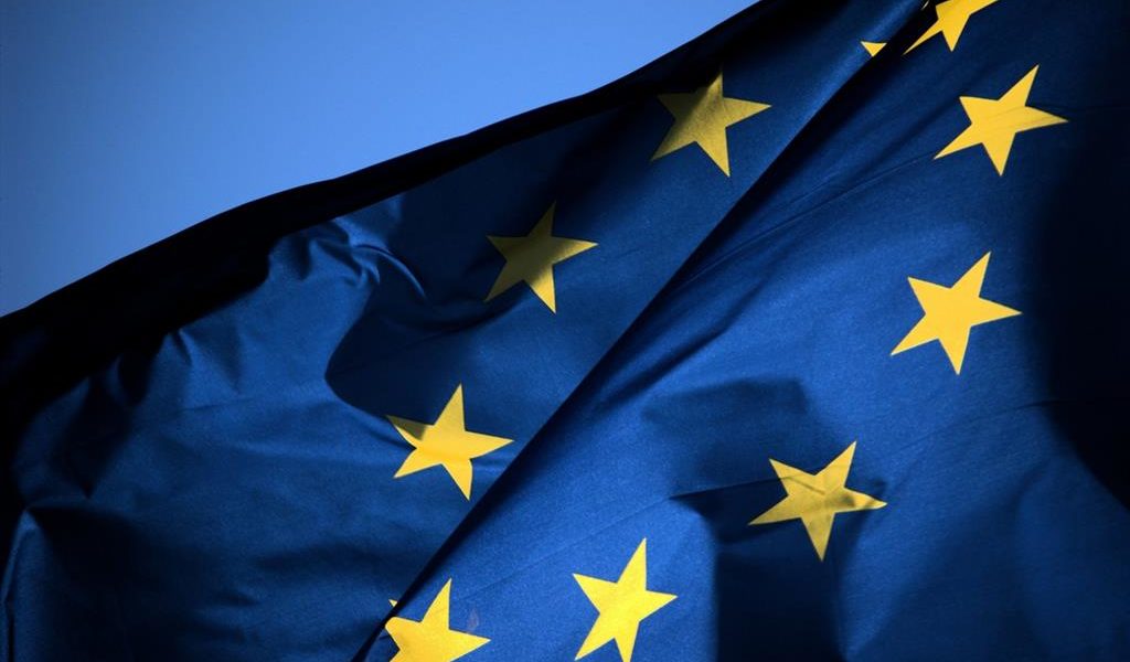 bandiera EU che sventola
